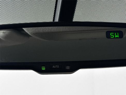 Used 2015 Toyota Venza LE image 20