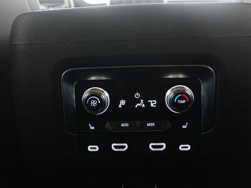 Used 2023 GMC Yukon XL SLT w/ SLT Premium Package image 15