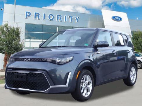 Used 2025 Kia Soul LX w/ LX Technology Package FWD image 1