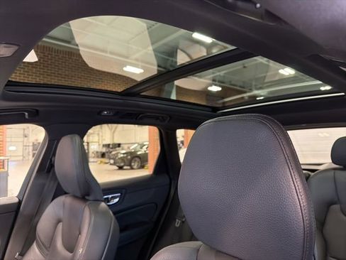 Used 2020 Volvo XC60 T6 Momentum w/ Protection Package image 14