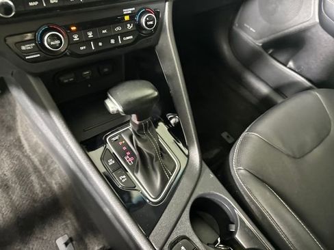 Used 2022 Kia Niro EX Premium image 20
