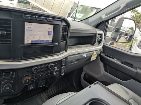 Used 2024 Ford F550 4x4 Regular Cab Super Duty image 19