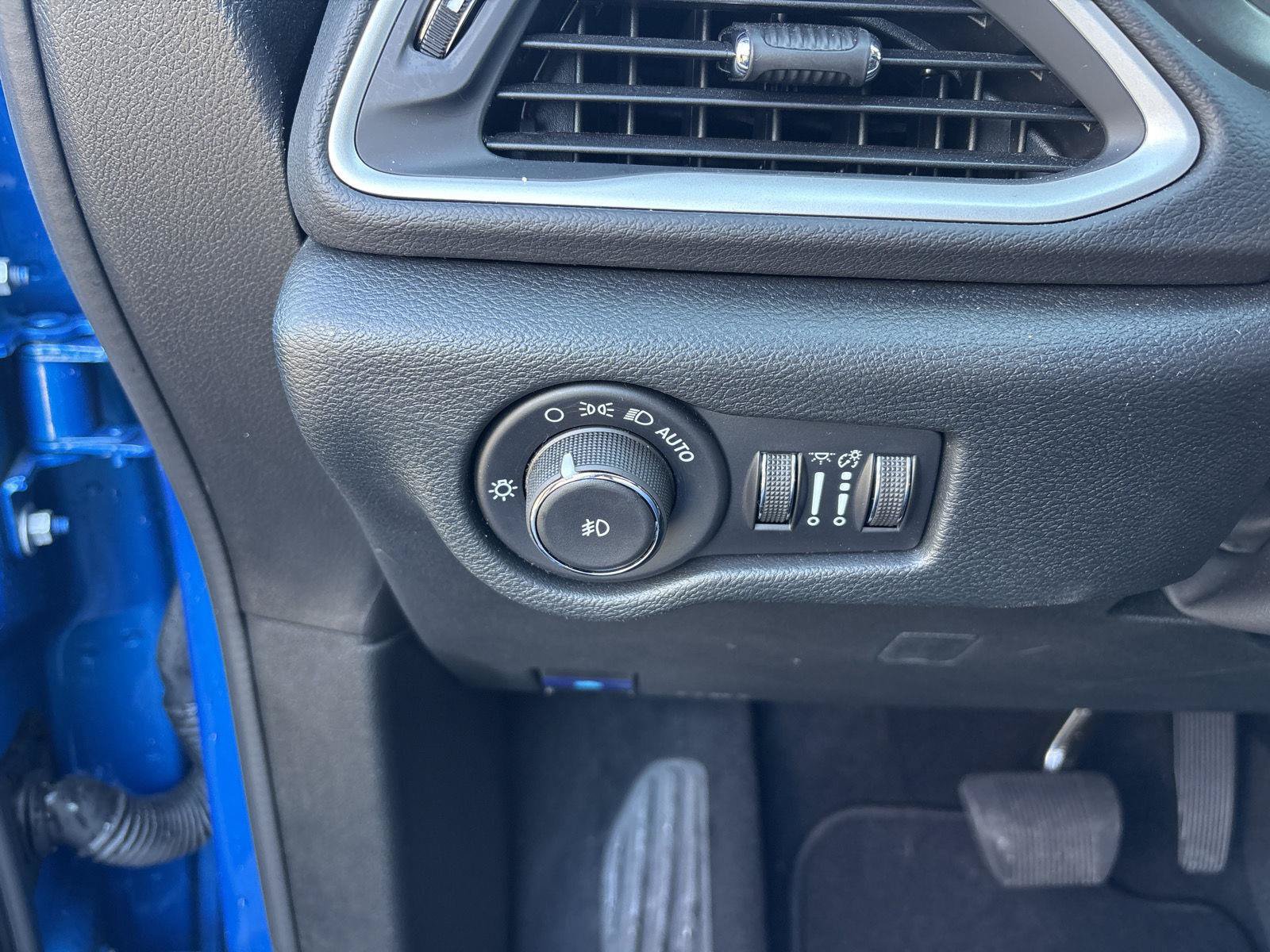 Used 2026 Chrysler Pacifica Select FWD image 21