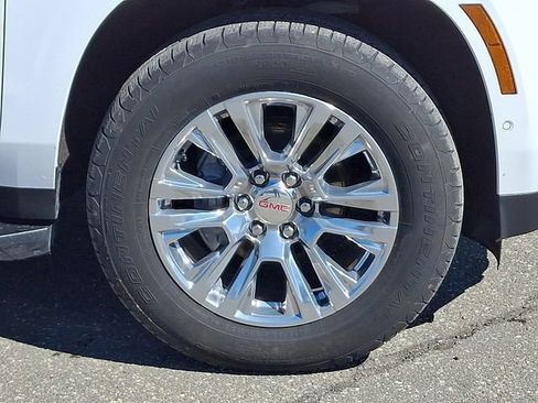 Used 2025 GMC Yukon XL Denali AWD/4WD image 29
