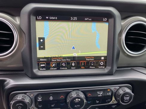Used 2022 Jeep Gladiator Overland w/ Cold Weather Group AWD/4WD image 15