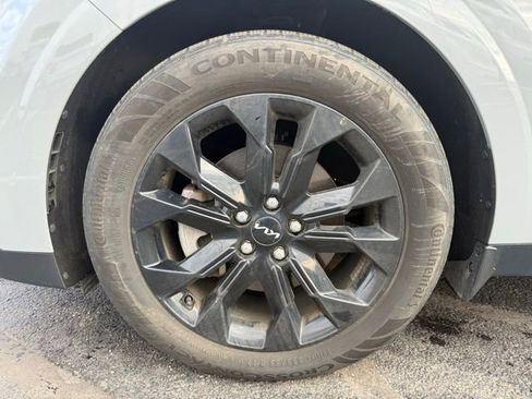 Used 2024 Kia Carnival SX Prestige image 18