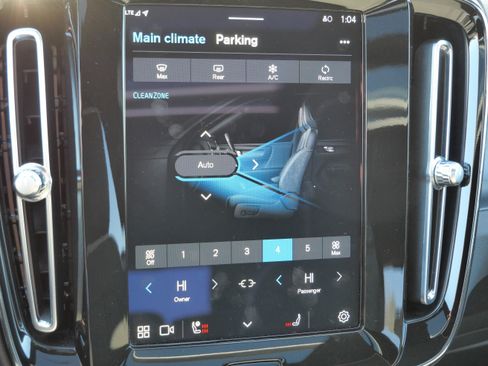 Used 2023 Volvo XC40 Recharge Ultimate image 25