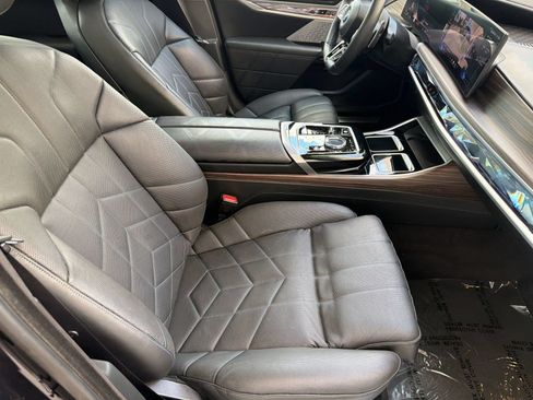 Used 2023 BMW 760i xDrive w/ Executive Package AWD/4WD image 25