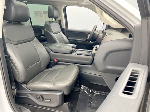 Used 2025 Ford Expedition Active AWD/4WD image 24