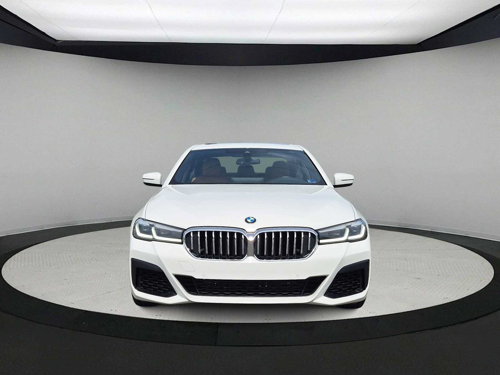 Used 2022 BMW 540i xDrive w/ M Sport Package AWD/4WD image 3