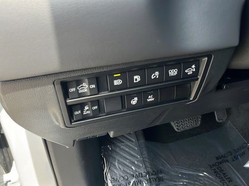 Used 2023 Toyota Tundra Platinum AWD/4WD image 22