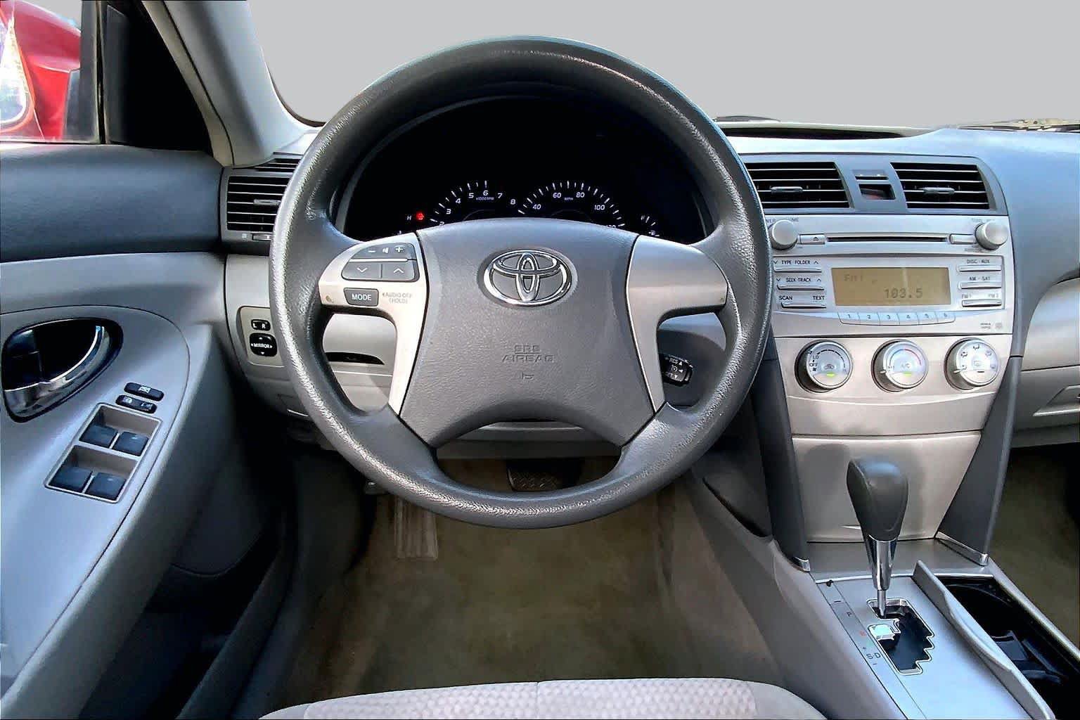 Used 2010 Toyota Camry LE FWD image 3