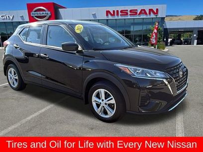 New 2025 Nissan Kicks Play S