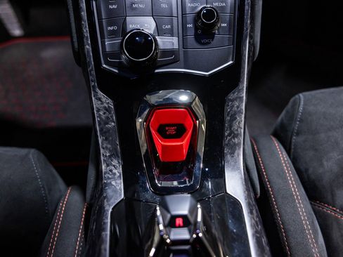 Used 2018 Lamborghini Huracan Performante image 43