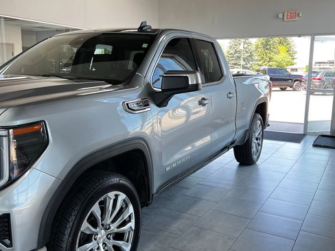 Used 2023 GMC Sierra 1500 SLE w/ Enhanced Capability Package AWD/4WD image 2