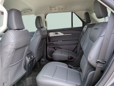 Used 2026 Ford Explorer Active w/ Active Comfort Package AWD/4WD image 10