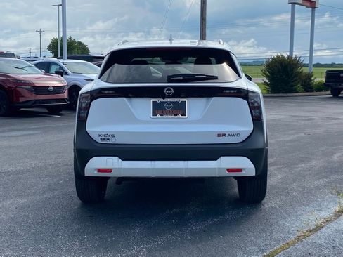 New 2025 Nissan Kicks SR image 5