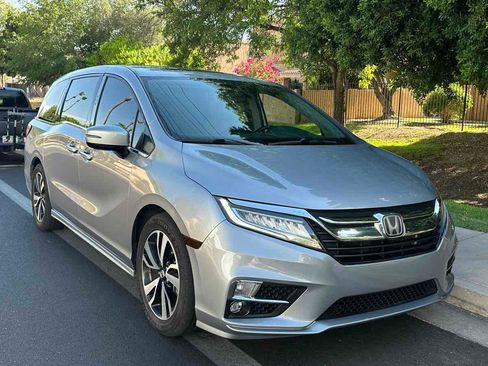 Used 2019 Honda Odyssey Elite image 2