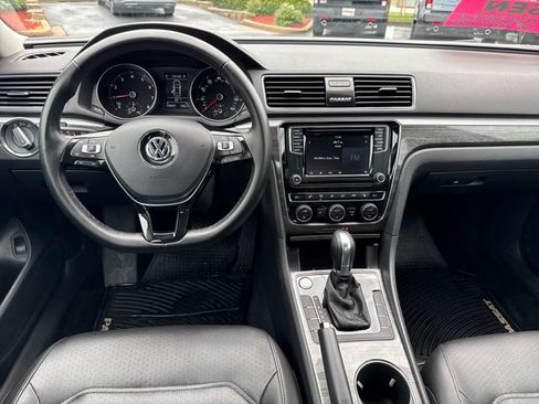Used 2018 Volkswagen Passat 2.0T SE FWD image 23