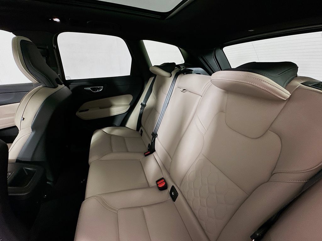 Used 2026 Volvo XC60 B5 Plus w/ Protection Package Premier AWD/4WD image 17