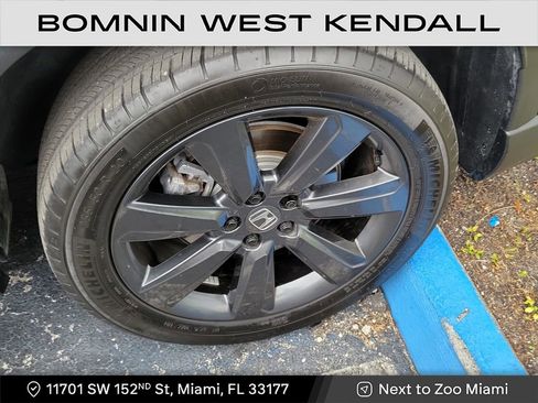 Used 2025 Honda Pilot Sport image 8