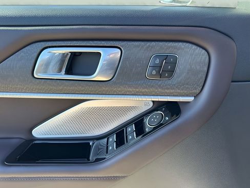 Used 2025 Ford Explorer Platinum image 29