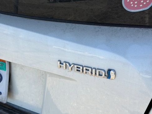Used 2017 Toyota Prius Four w/ Premium Convenience Package FWD image 7
