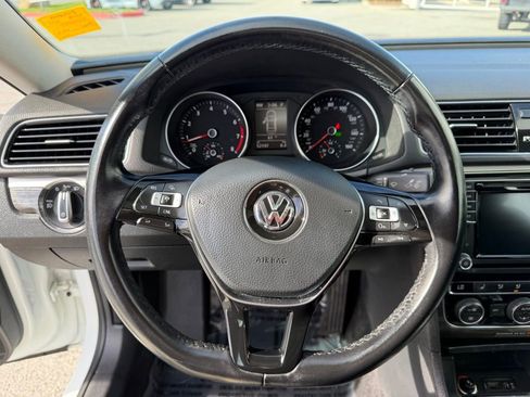 Used 2018 Volkswagen Passat 2.0T SE w/ SE Lighting Package image 22