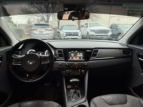 Used 2017 Kia Niro EX image 23