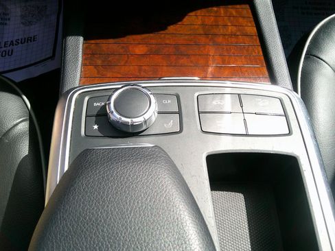 Used 2013 Mercedes-Benz GL 550 4MATIC image 21