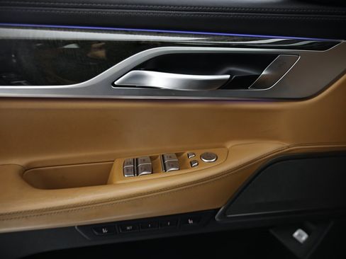 Used 2022 BMW 740i w/ M Sport Package image 15