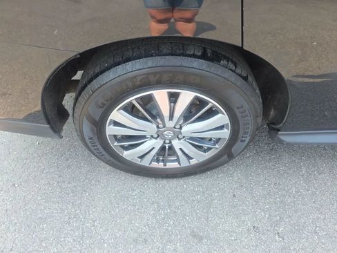 Used 2019 Nissan Pathfinder SL AWD/4WD image 15