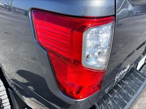 Used 2024 Nissan Titan SV w/ SV Convenience Package image 16