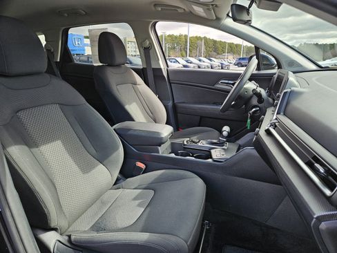 Used 2024 Kia Sportage LX image 19