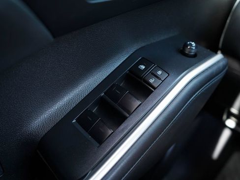 Used 2022 Toyota Highlander XLE FWD image 30