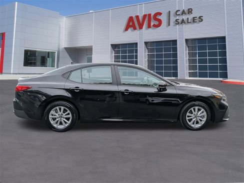 Used 2025 Toyota Camry LE image 5