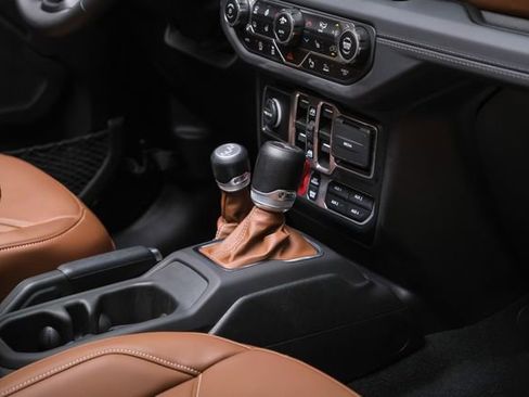 Used 2024 Jeep Wrangler Unlimited Rubicon w/ Technology Group image 68