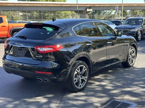 Used 2018 Maserati Levante AWD/4WD image 8