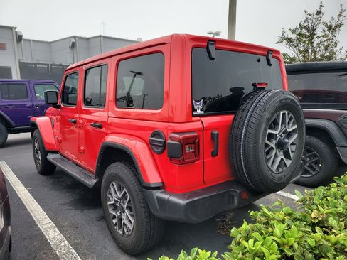 Used 2024 Jeep Wrangler Sahara image 6