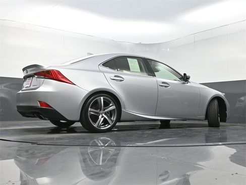 Used 2017 Lexus IS 200t w/ Premium Package image 28