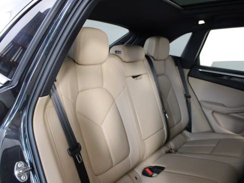 Certified 2024 Porsche Macan AWD/4WD image 25