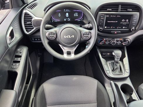 Used 2025 Kia Soul LX w/ LX Technology Package FWD image 7