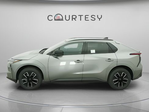 Used 2026 Toyota bZ AWD/4WD image 4