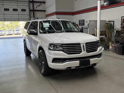 Used 2017 Lincoln Navigator L Reserve image 2