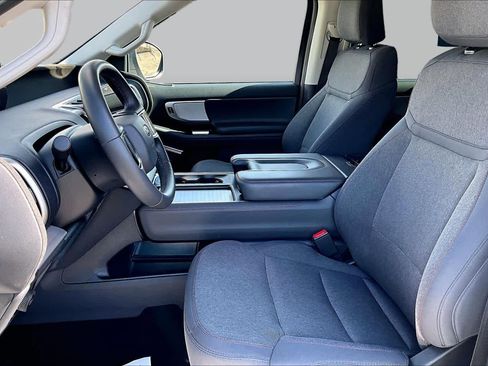 Used 2025 Ford Expedition Active AWD/4WD image 10