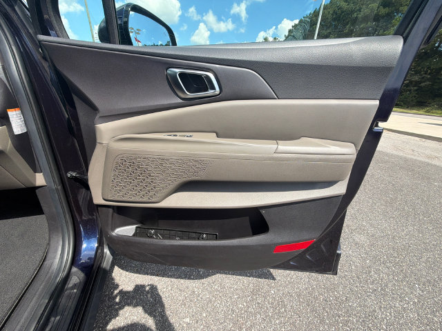 Used 2025 Kia Carnival EX FWD image 14