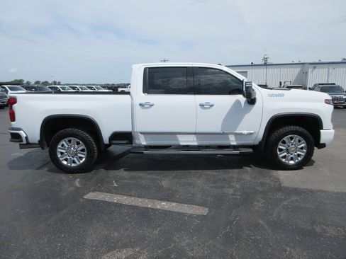 Used 2024 Chevrolet Silverado 2500 High Country w/ Technology Package AWD/4WD image 5