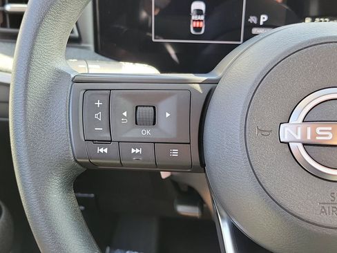 Used 2025 Nissan Kicks SV image 5