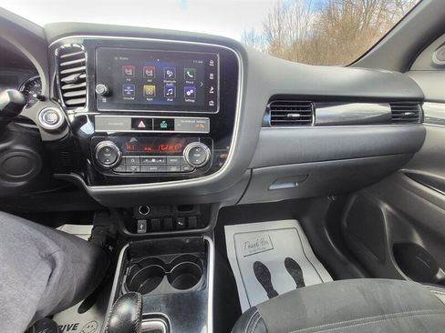 Used 2019 Mitsubishi Outlander LE image 20