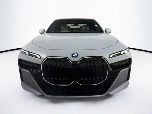 Used 2025 BMW 760i xDrive w/ Executive Package AWD/4WD image 2